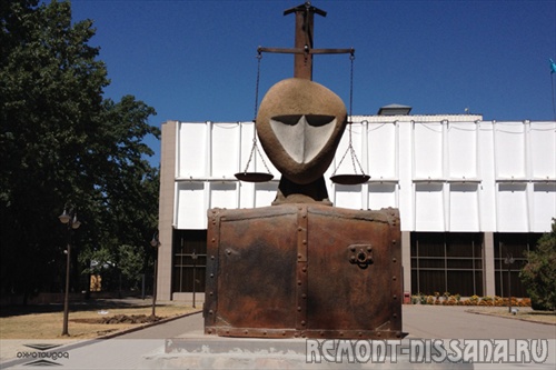 Скульптуры из мусора